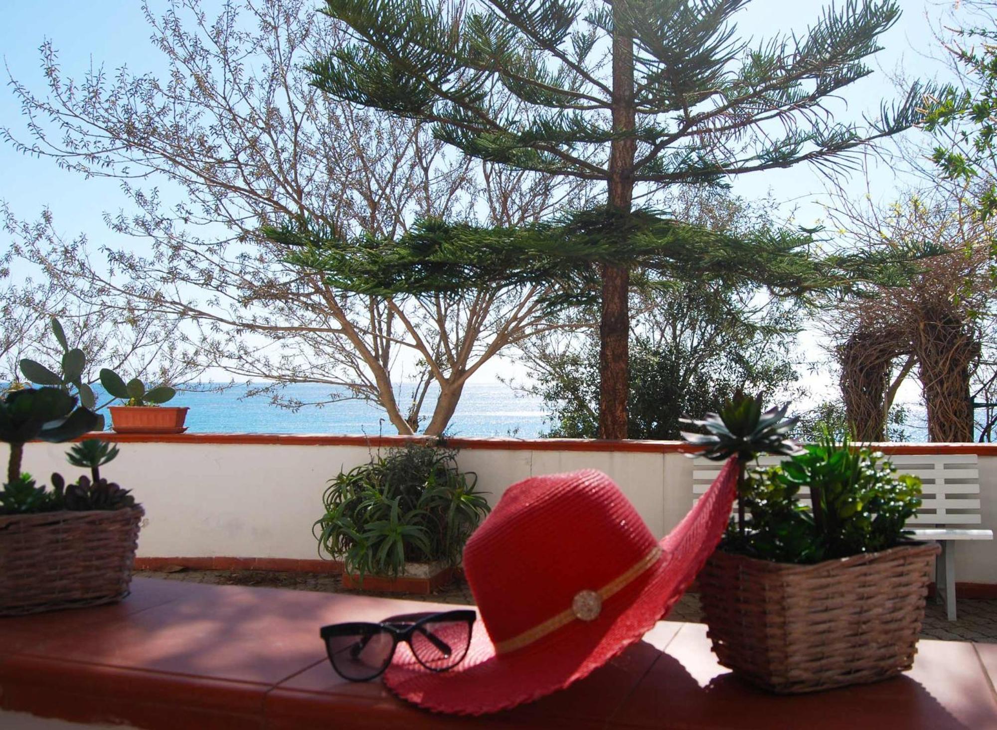 Appartamento In Villa Direttamente Sul Mare-Villa Rubino Isola di Isola di Capo Rizzuto Exterior foto
